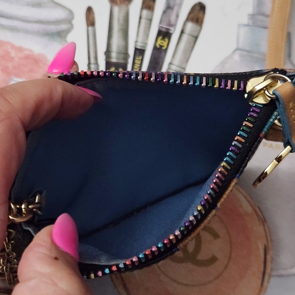 Vintage Dooney & Bourke Multicolor Heart Wristlet With Rainbow Zipper - Picture 8 of 8